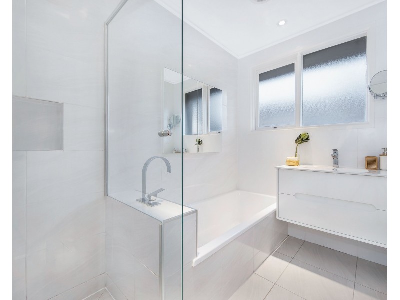 30 Woolwich Drive, Mulgrave VIC 3170