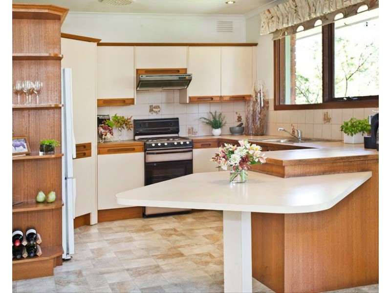 52 Guinevere Parade, Glen Waverley VIC 3150