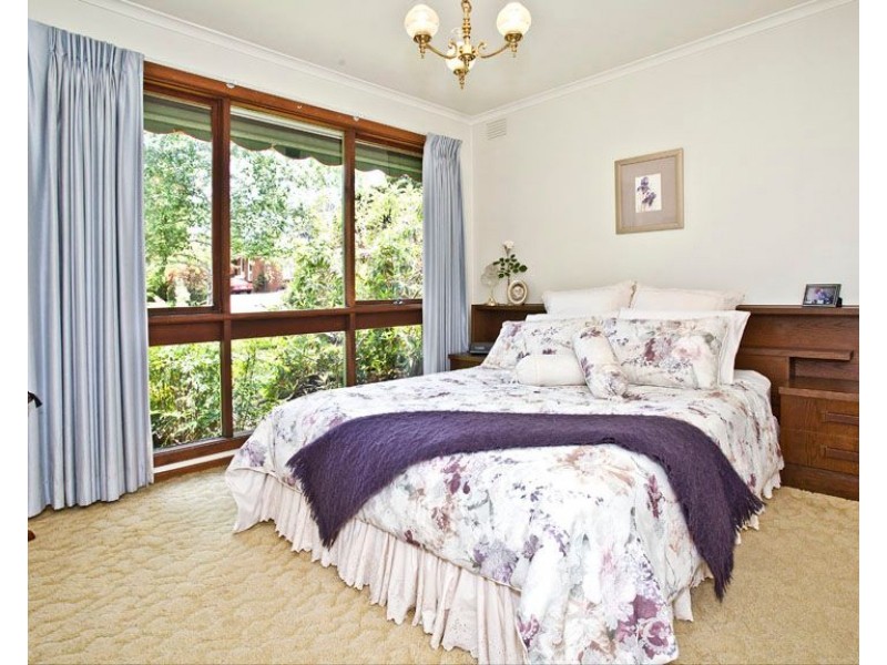 52 Guinevere Parade, Glen Waverley VIC 3150