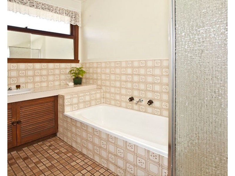 52 Guinevere Parade, Glen Waverley VIC 3150