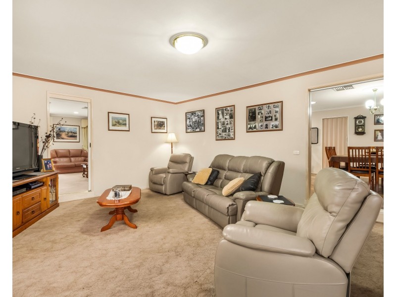 52 Raphael Drive, Wheelers Hill VIC 3150