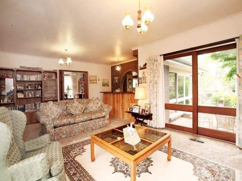 18 Honeysuckle Avenue, Wheelers Hill VIC 3150