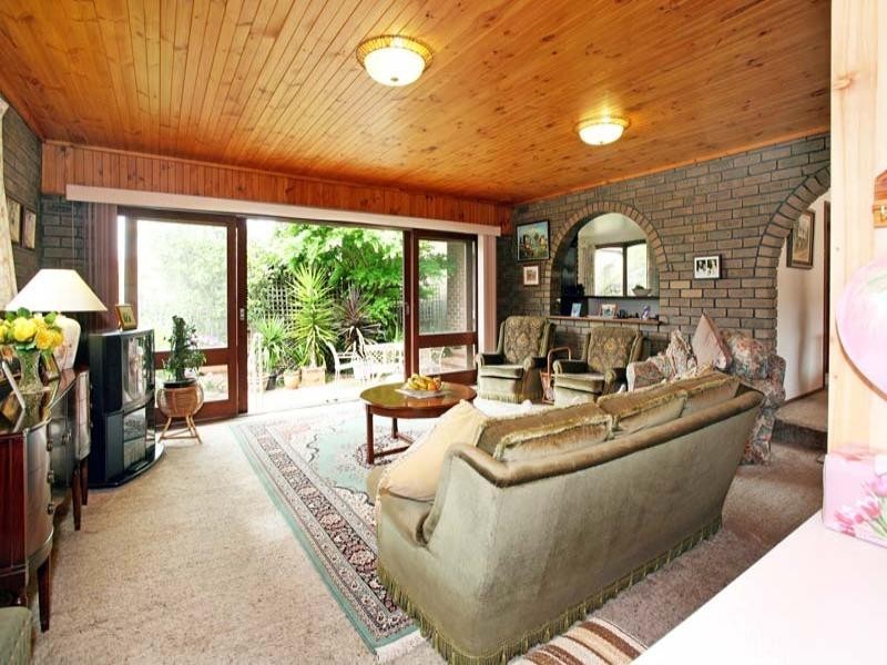 18 Honeysuckle Avenue, Wheelers Hill VIC 3150