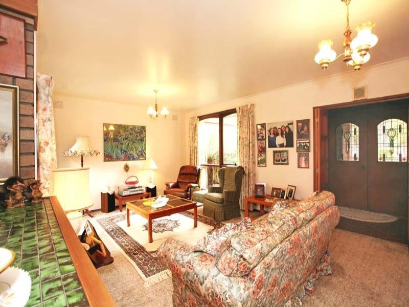 18 Honeysuckle Avenue, Wheelers Hill VIC 3150