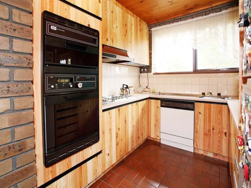 18 Honeysuckle Avenue, Wheelers Hill VIC 3150