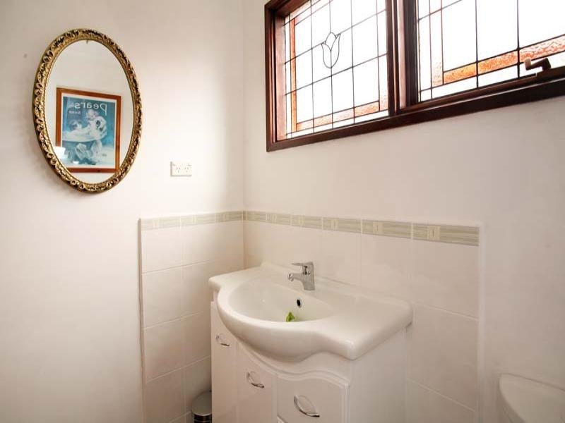 18 Honeysuckle Avenue, Wheelers Hill VIC 3150