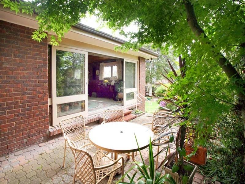 18 Honeysuckle Avenue, Wheelers Hill VIC 3150