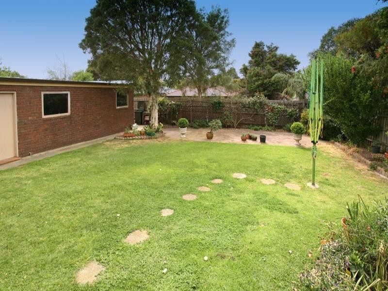 18 Honeysuckle Avenue, Wheelers Hill VIC 3150