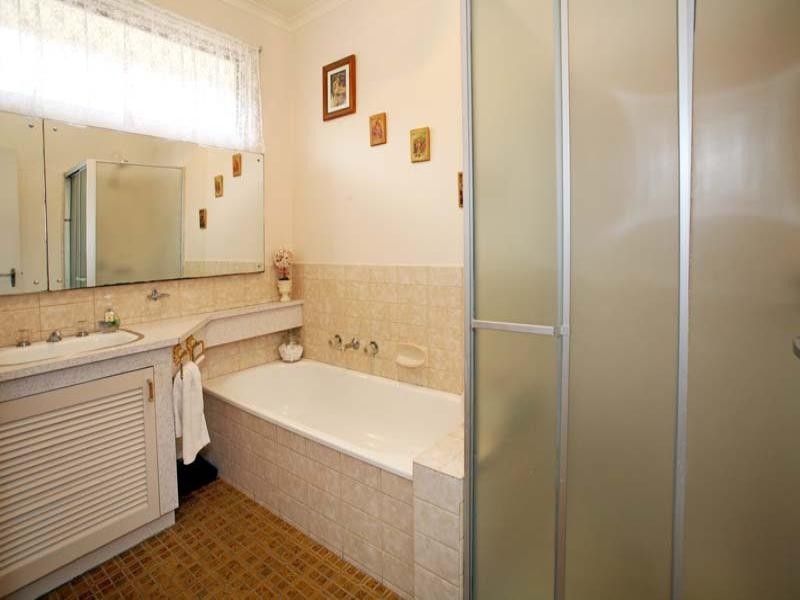 130 Whites Lane, Wheelers Hill VIC 3150