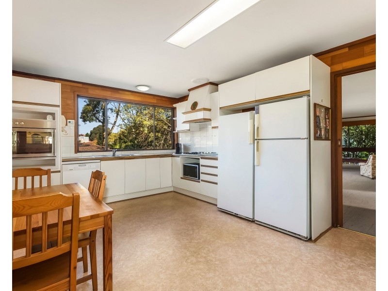 42 Elmstead Drive, Wheelers Hill VIC 3150