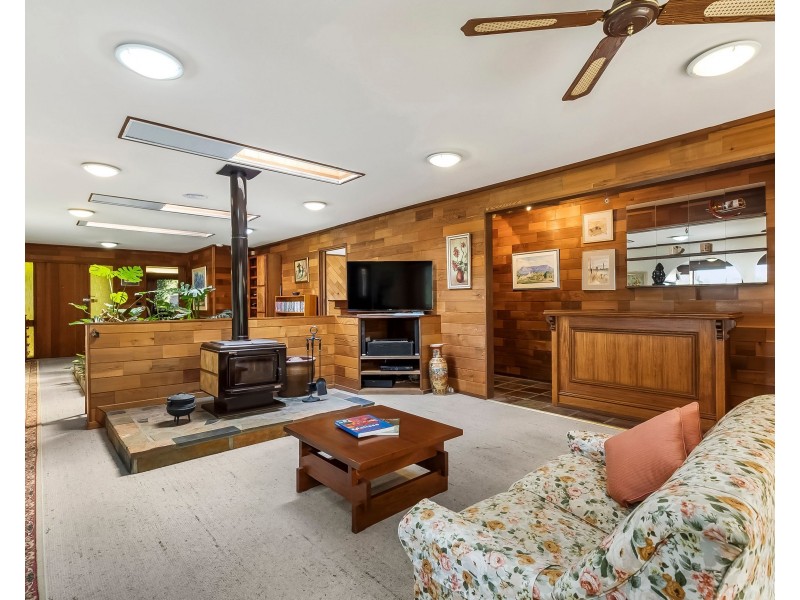 42 Elmstead Drive, Wheelers Hill VIC 3150