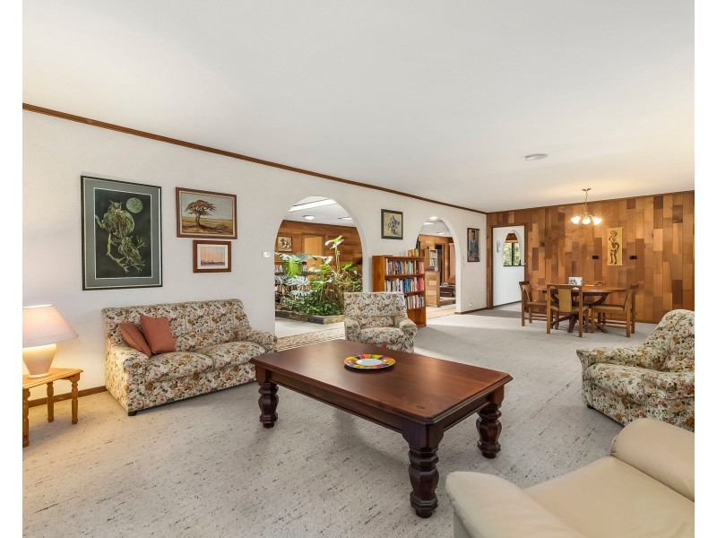 42 Elmstead Drive, Wheelers Hill VIC 3150