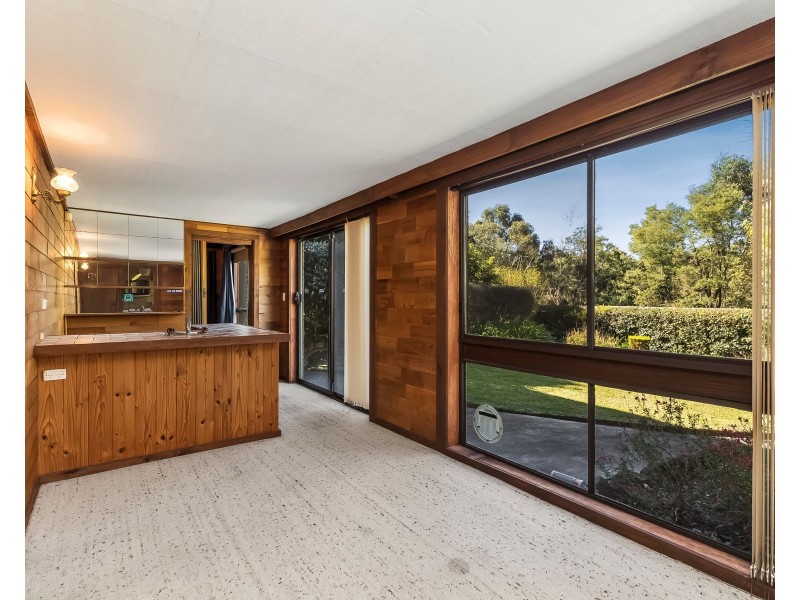 42 Elmstead Drive, Wheelers Hill VIC 3150