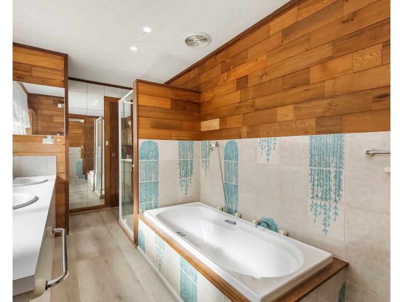 42 Elmstead Drive, Wheelers Hill VIC 3150