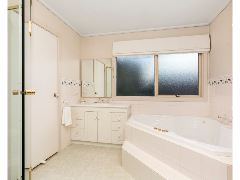 11 Glenville Road, Glen Waverley VIC 3150