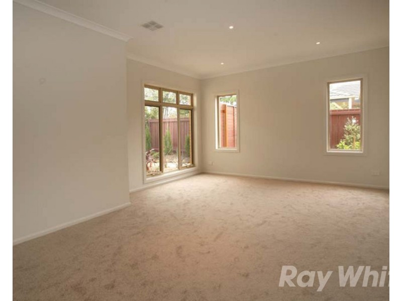 15 Glen Road, Glen Waverley VIC 3150