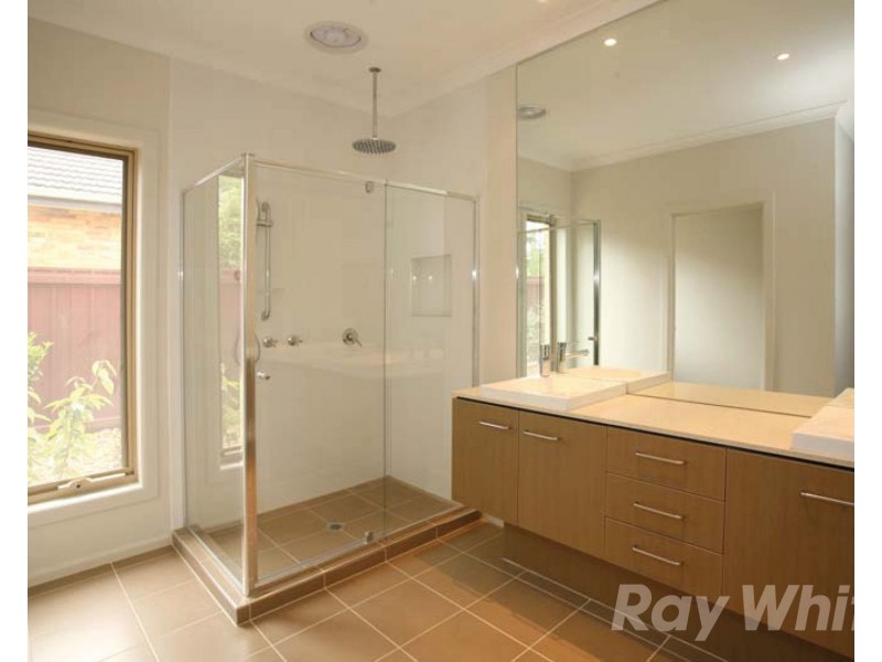 15 Glen Road, Glen Waverley VIC 3150