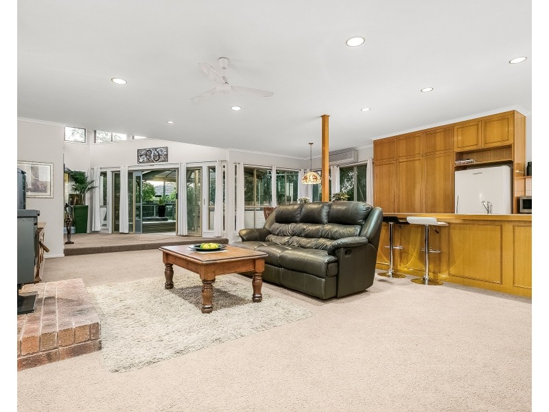 6 Highview Grove, Burwood East VIC 3151
