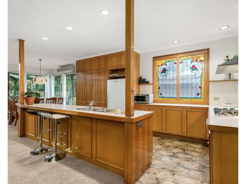 6 Highview Grove, Burwood East VIC 3151