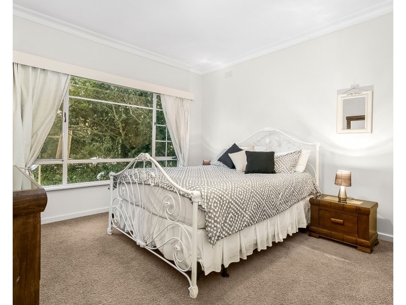 6 Highview Grove, Burwood East VIC 3151