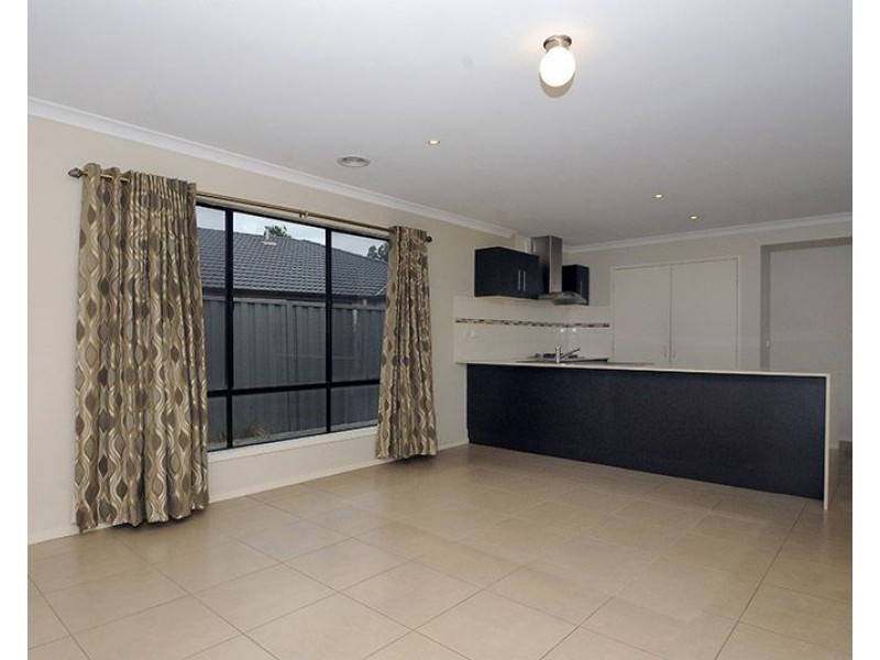 53 Challenger Circuit, Cranbourne East VIC 3977