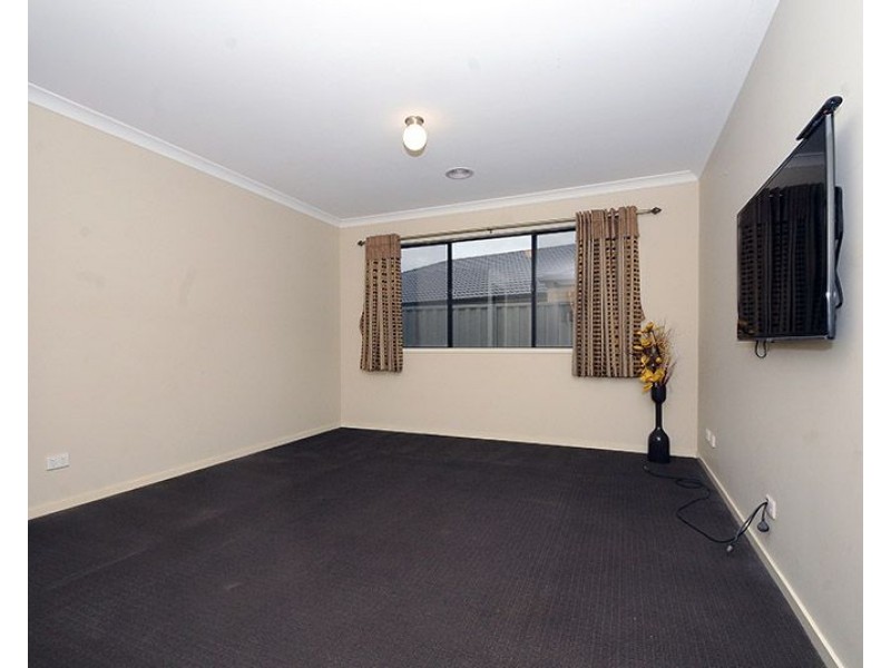 53 Challenger Circuit, Cranbourne East VIC 3977