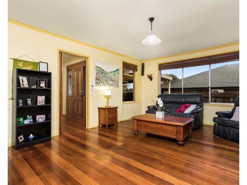 28 Ninevah Crescent, Wheelers Hill VIC 3150