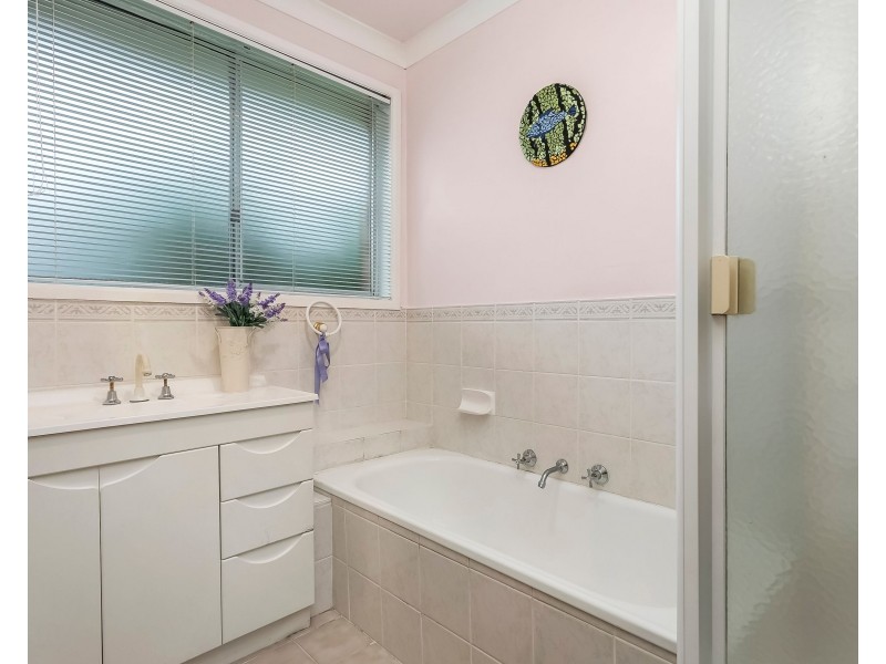 28 Ninevah Crescent, Wheelers Hill VIC 3150