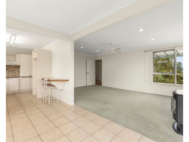 17 Blackwood Drive, Wheelers Hill VIC 3150