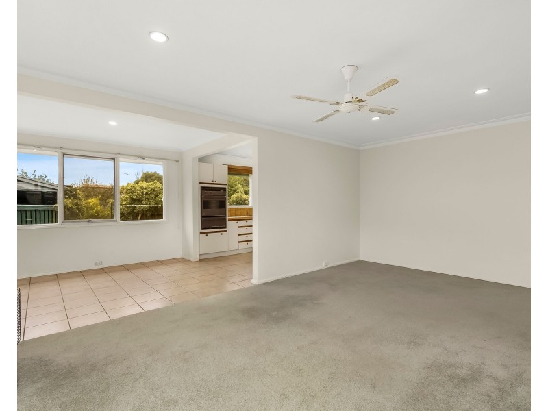 17 Blackwood Drive, Wheelers Hill VIC 3150