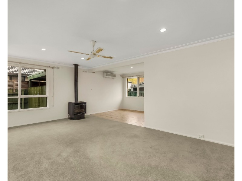 17 Blackwood Drive, Wheelers Hill VIC 3150