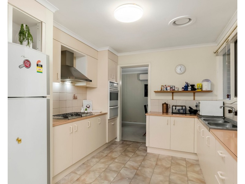 18 Knights Drive, Glen Waverley VIC 3150