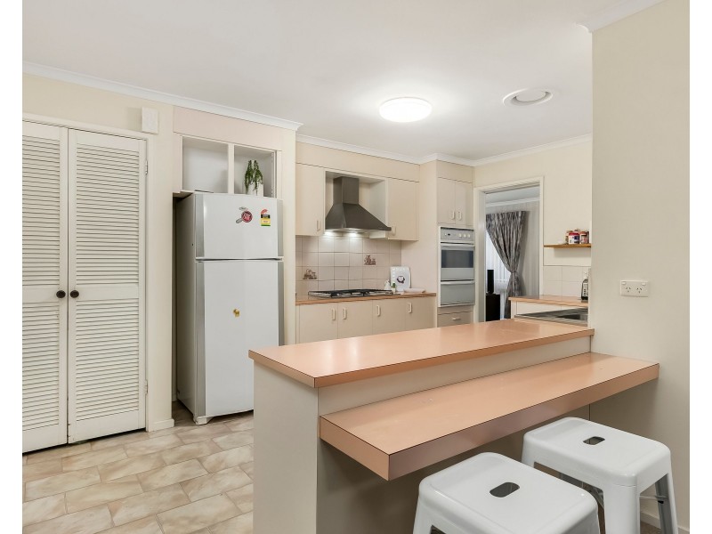18 Knights Drive, Glen Waverley VIC 3150
