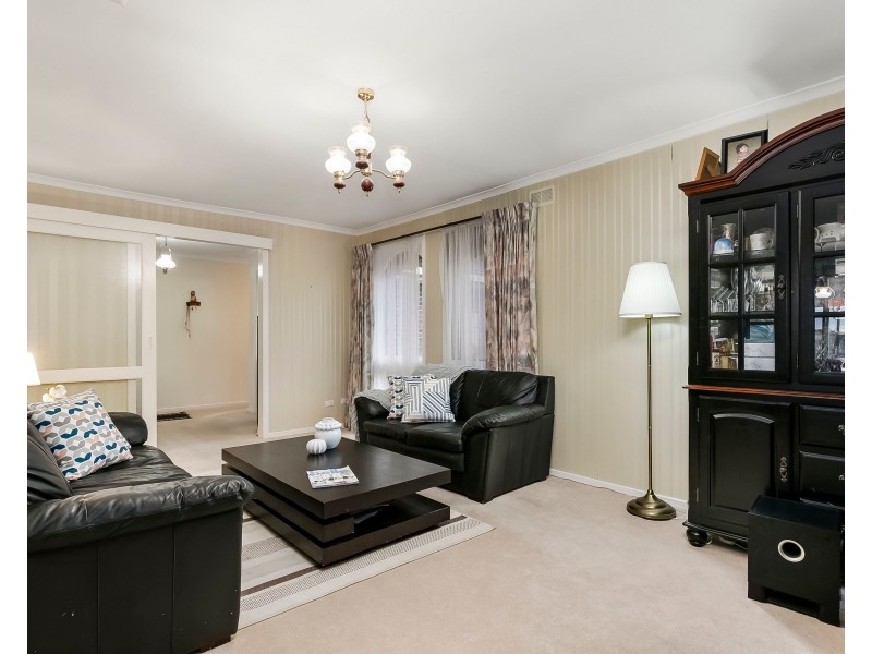 18 Knights Drive, Glen Waverley VIC 3150