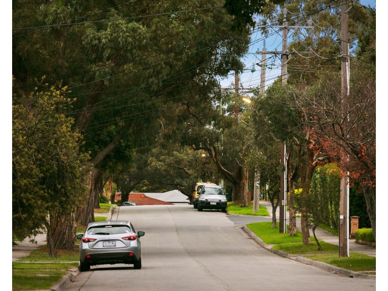 18 Knights Drive, Glen Waverley VIC 3150