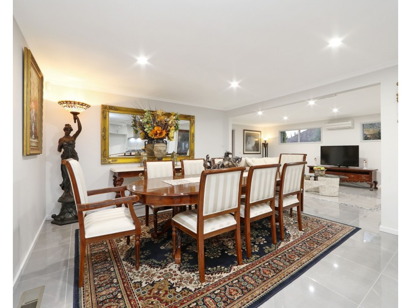 17 Watersedge Close, Knoxfield VIC 3180