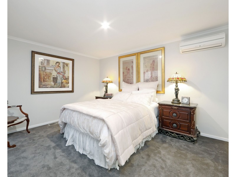 17 Watersedge Close, Knoxfield VIC 3180