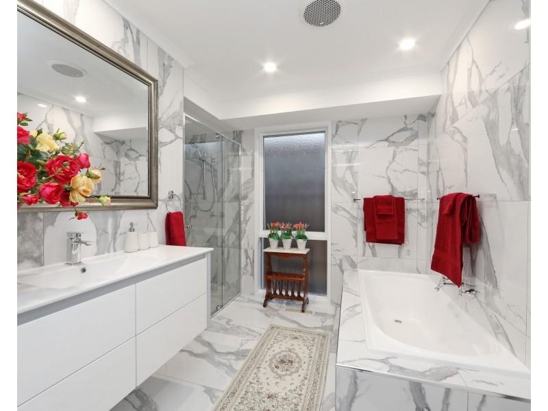17 Watersedge Close, Knoxfield VIC 3180