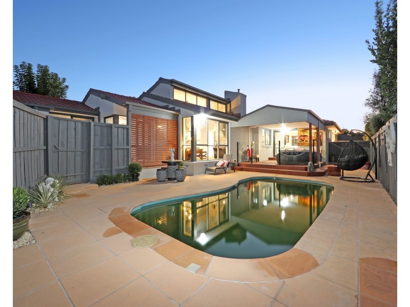 17 Watersedge Close, Knoxfield VIC 3180