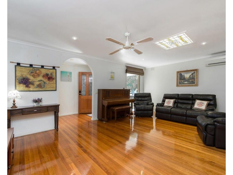 4 Chartwell Drive, Wantirna VIC 3152