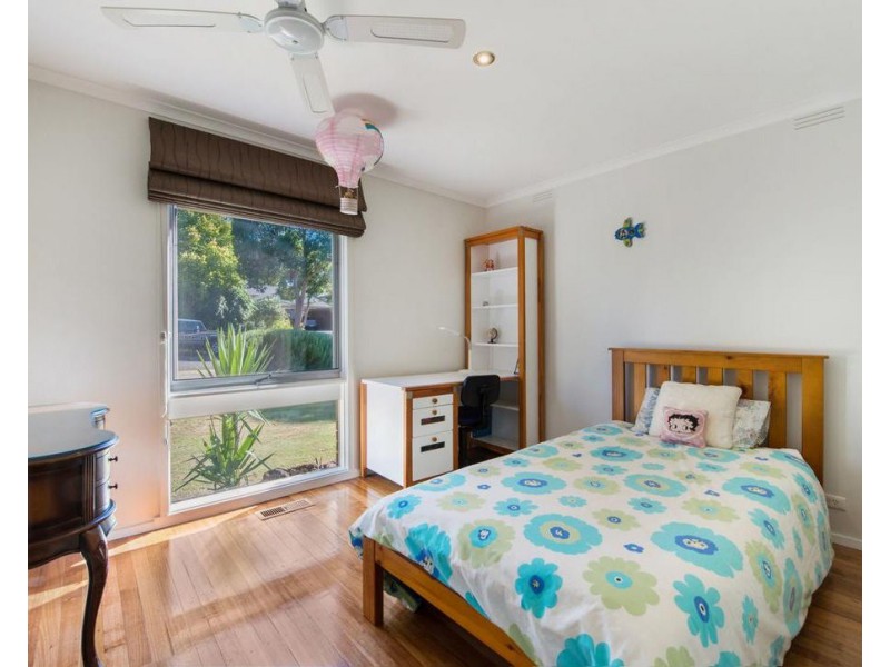 4 Chartwell Drive, Wantirna VIC 3152