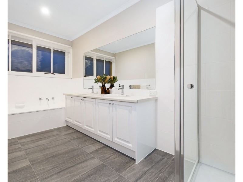 12 Sheraton Close, Burwood East VIC 3151