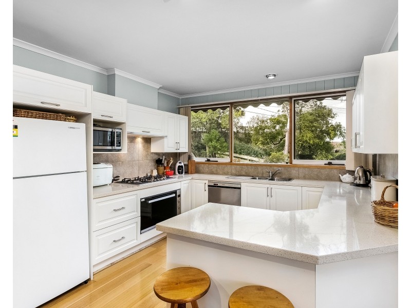 33 Aurisch Avenue, Glen Waverley VIC 3150