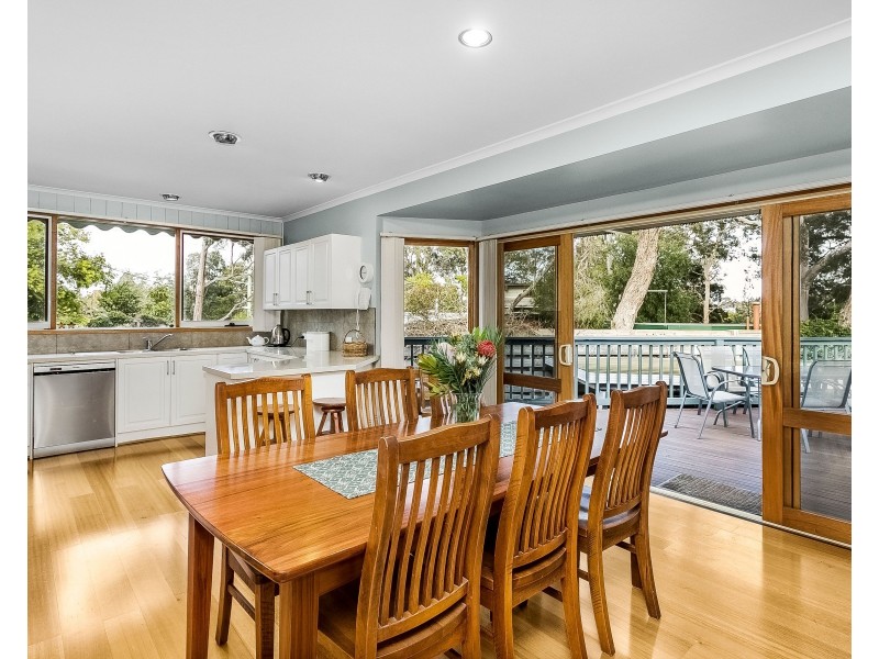 33 Aurisch Avenue, Glen Waverley VIC 3150