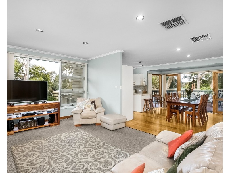 33 Aurisch Avenue, Glen Waverley VIC 3150