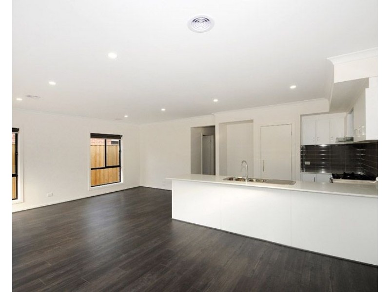 10 Lavender Road, Officer VIC 3809