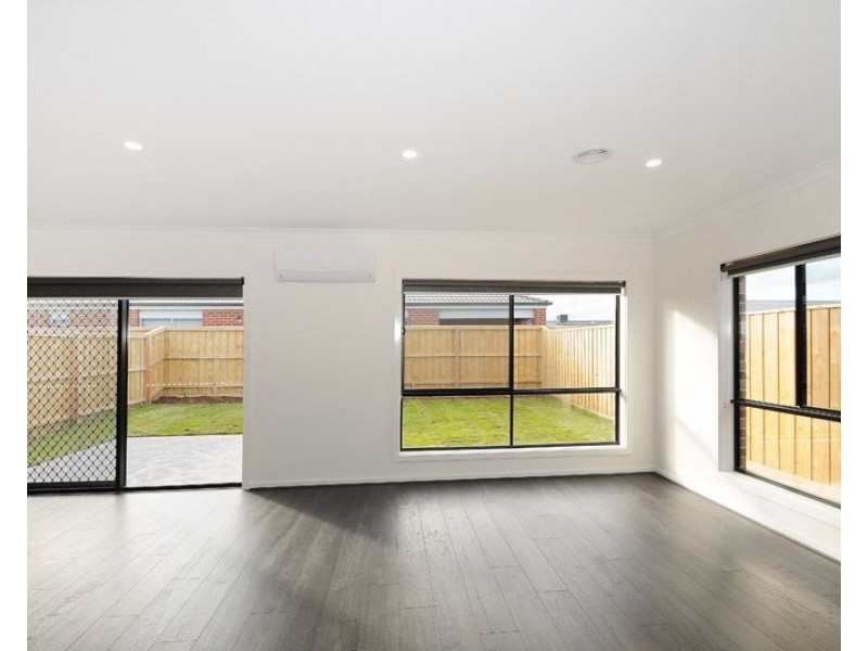 10 Lavender Road, Officer VIC 3809