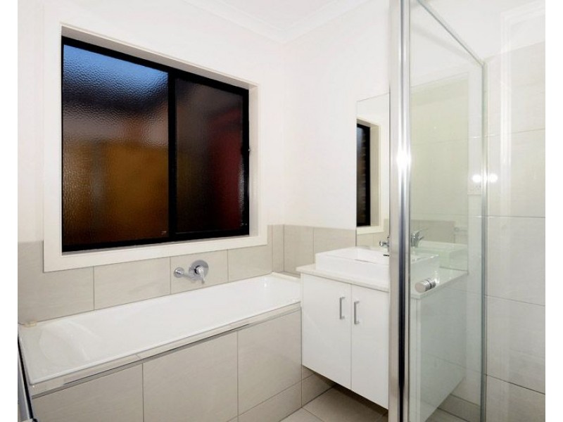 10 Lavender Road, Officer VIC 3809