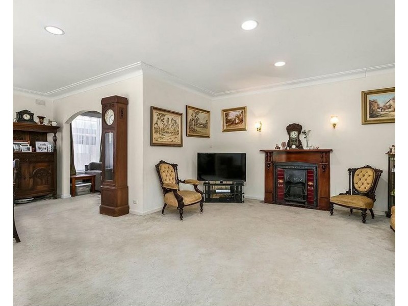 10 Laura Grove, Mount Waverley VIC 3149