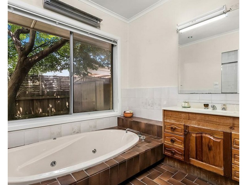 10 Laura Grove, Mount Waverley VIC 3149